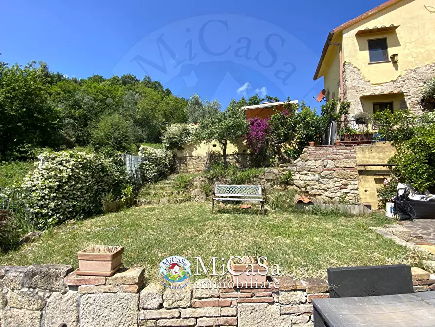 Immagine 9 di Casa bifamiliare in vendita  in Via del Pino a Collesalvetti