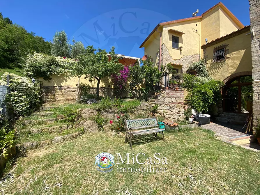 Immagine 6 di Casa bifamiliare in vendita  in Via del Pino a Collesalvetti