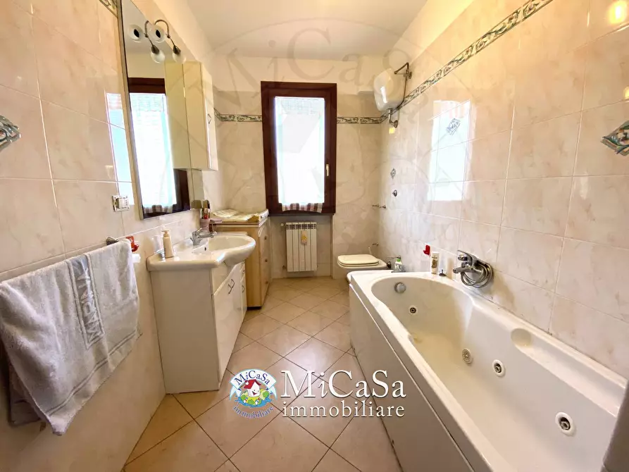 Immagine 24 di Villa in vendita  in Via Livornese a Pisa