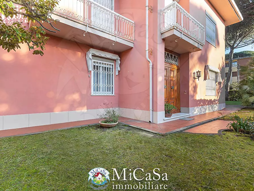 Immagine 5 di Villa in vendita  in Via Degli Alberi a Pisa