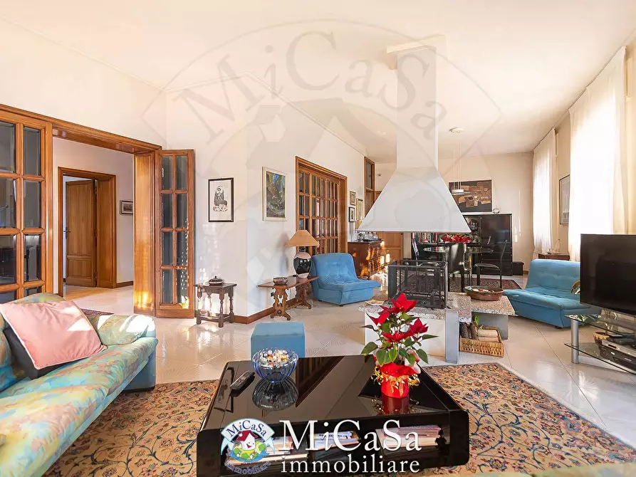 Immagine 8 di Villa in vendita  in Via Degli Alberi a Pisa