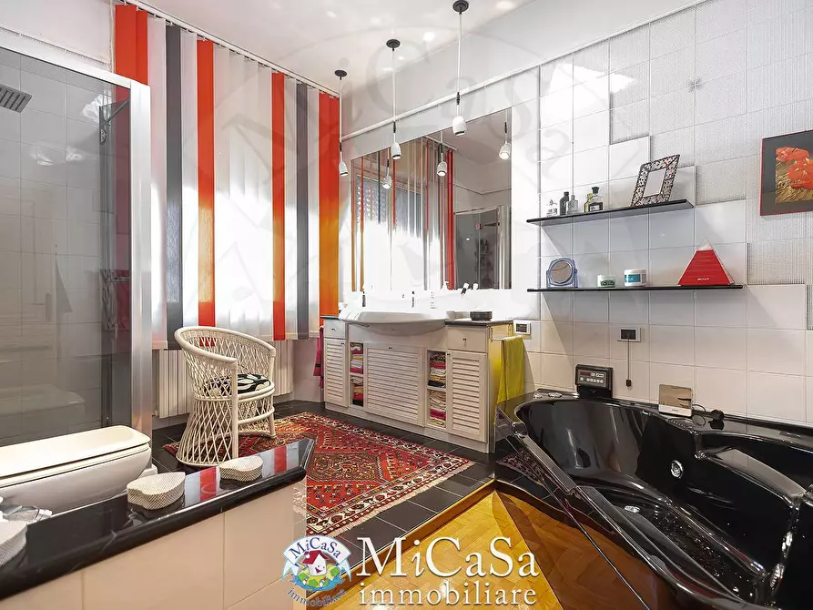 Immagine 23 di Villa in vendita  in Via Degli Alberi a Pisa