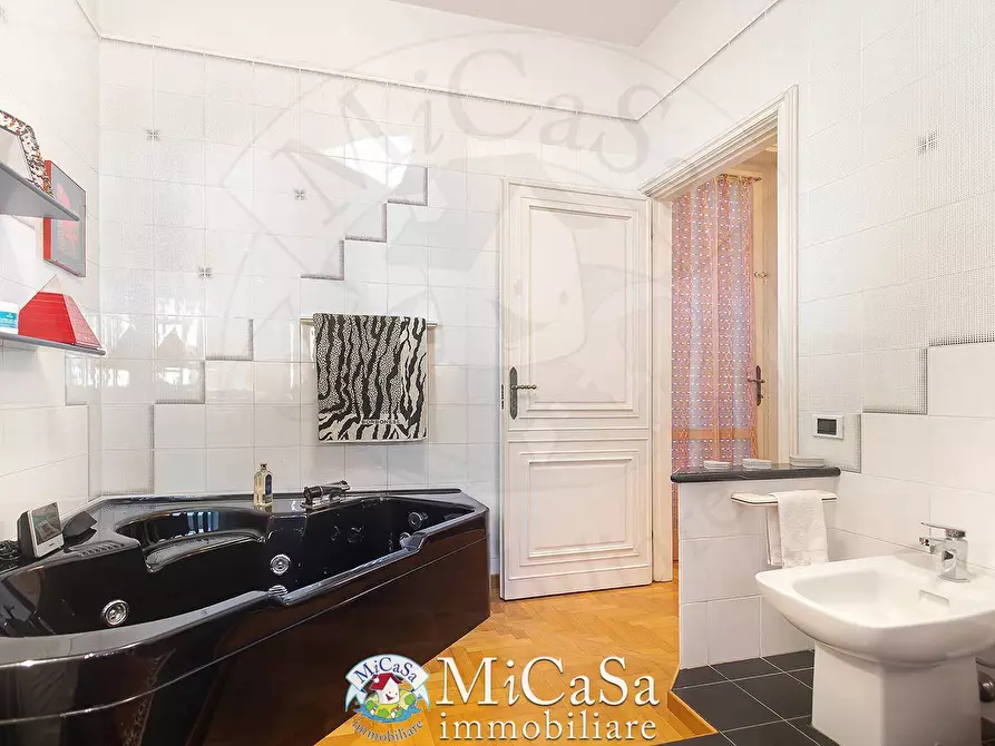 Immagine 24 di Villa in vendita  in Via Degli Alberi a Pisa