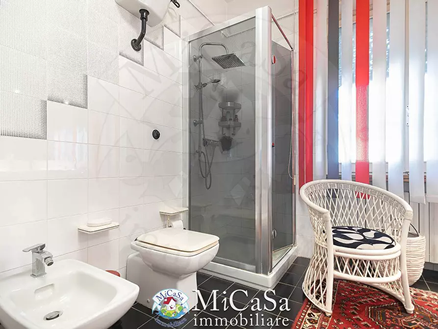 Immagine 25 di Villa in vendita  in Via Degli Alberi a Pisa