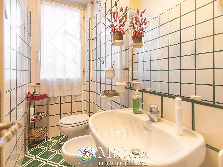 Immagine 28 di Villa in vendita  in Via Degli Alberi a Pisa