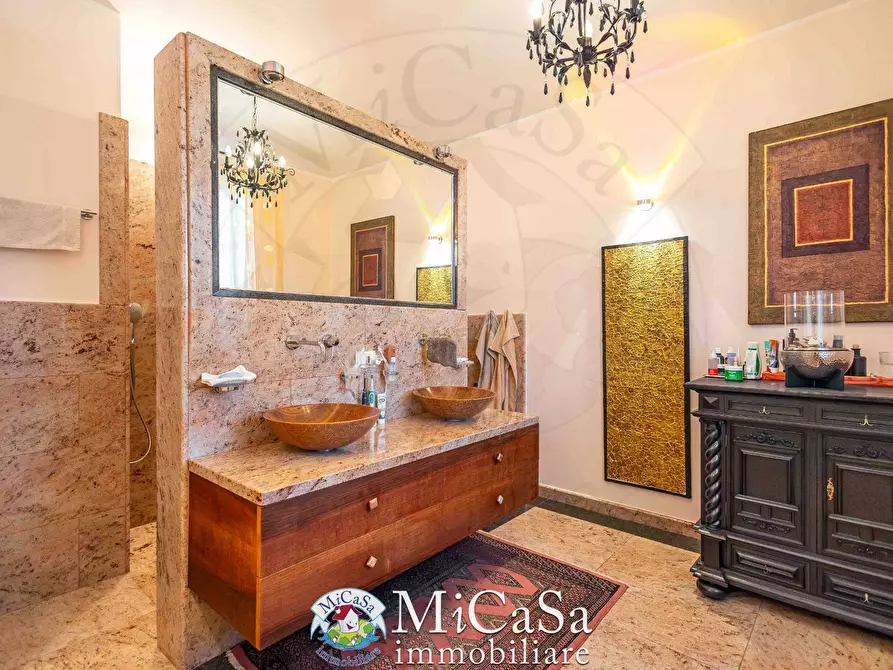 Immagine 21 di Villa in vendita  in via tronto a Cecina