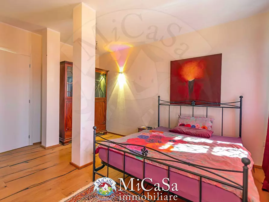 Immagine 22 di Villa in vendita  in via tronto a Cecina