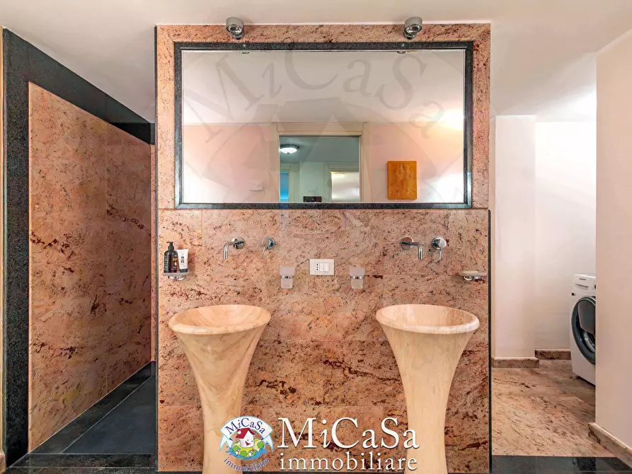 Immagine 26 di Villa in vendita  in via tronto a Cecina