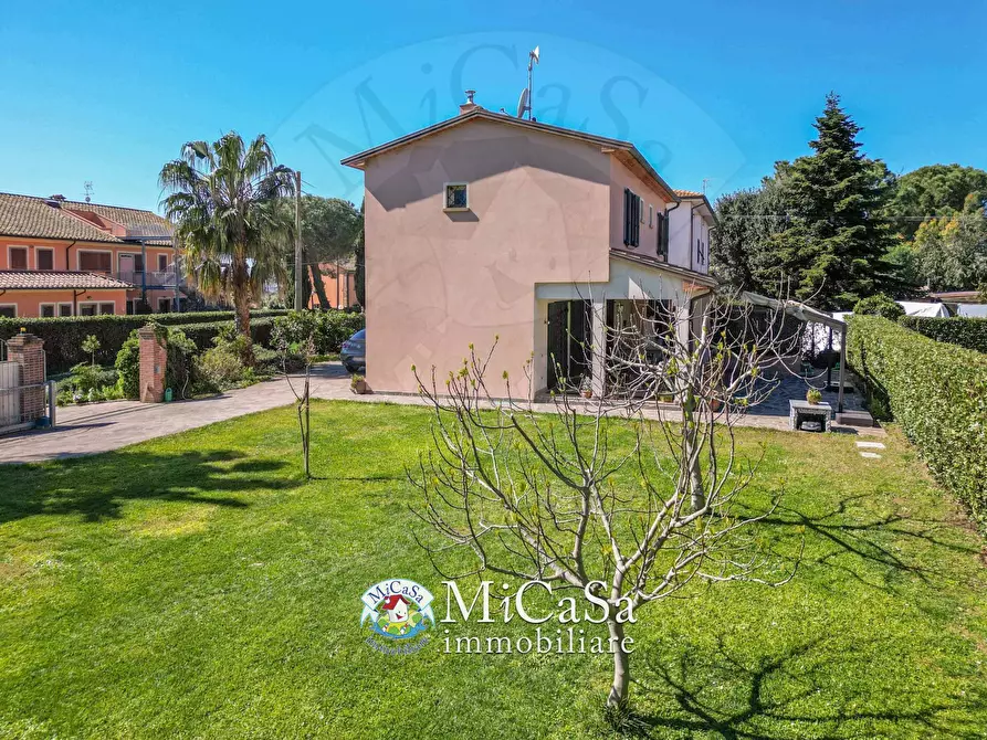 Immagine 28 di Villa in vendita  in via tronto a Cecina