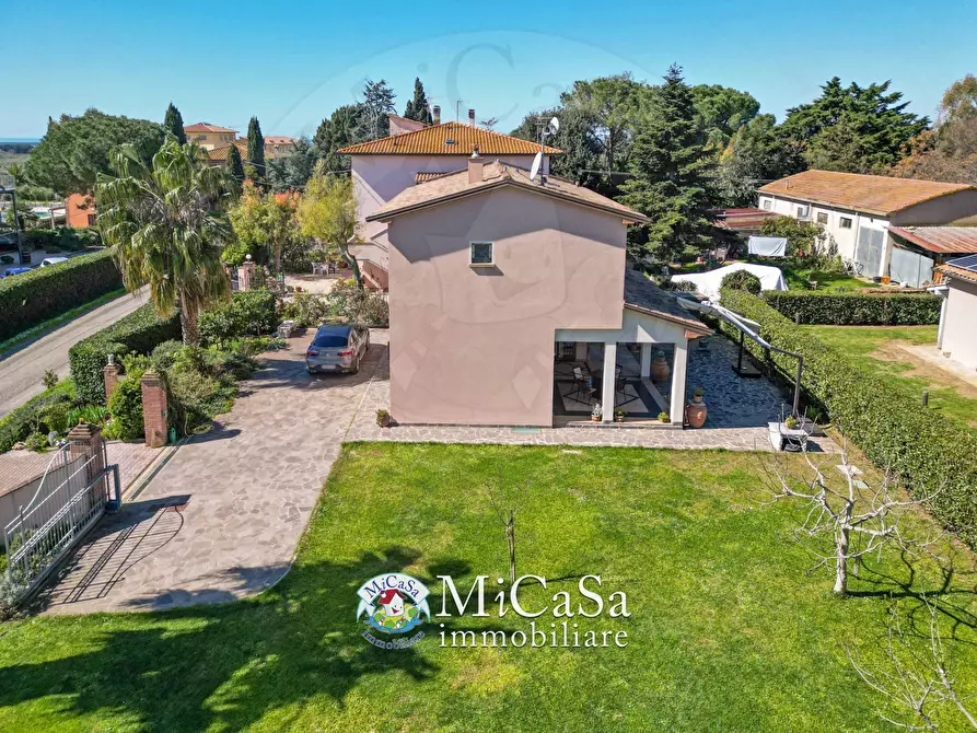 Immagine 29 di Villa in vendita  in via tronto a Cecina