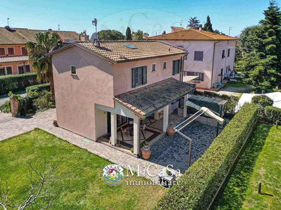Immagine 30 di Villa in vendita  in via tronto a Cecina