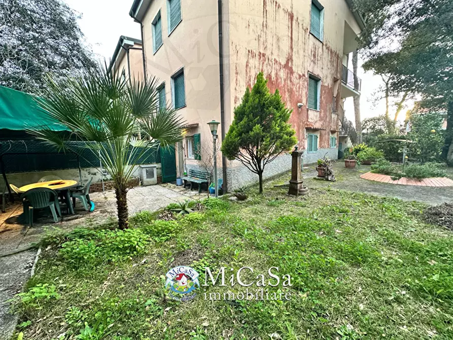 Immagine 17 di Appartamento in vendita  in Via Delle Ginestre a Pisa