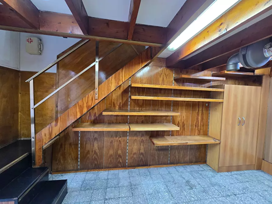 Immagine 5 di Locale commerciale in affitto  in Viale Quinto Ennio a Bari