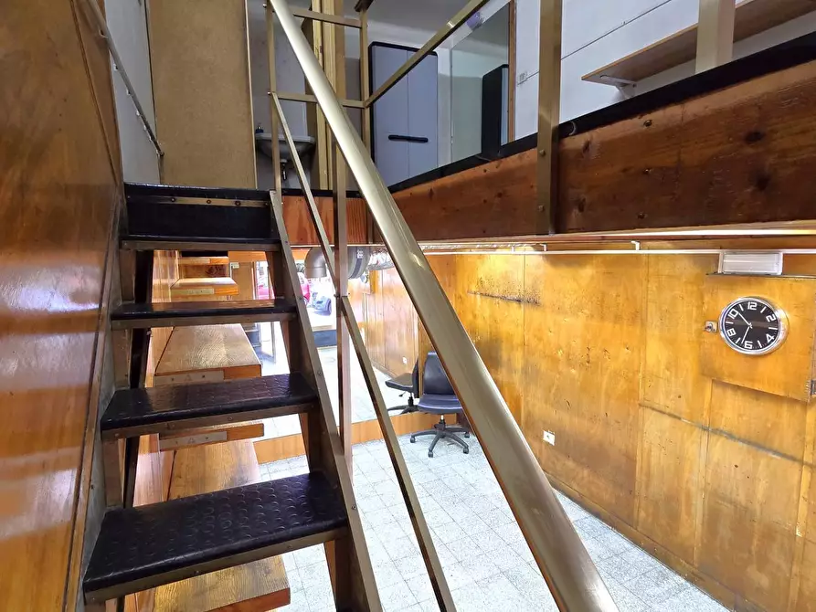 Immagine 6 di Locale commerciale in affitto  in Viale Quinto Ennio a Bari