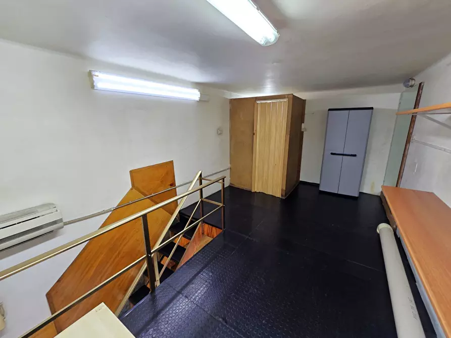 Immagine 9 di Locale commerciale in affitto  in Viale Quinto Ennio a Bari