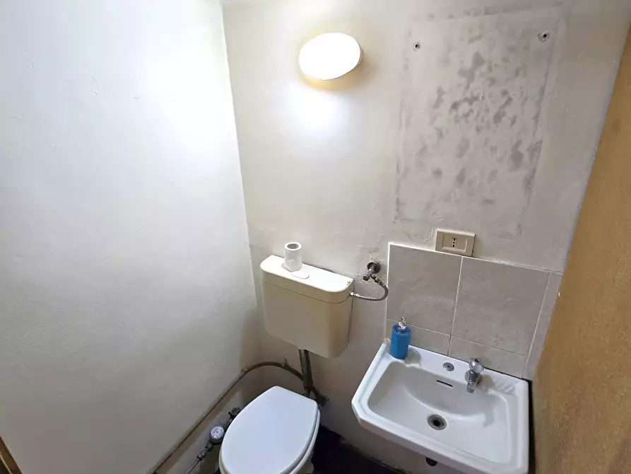 Immagine 10 di Locale commerciale in affitto  in Viale Quinto Ennio a Bari