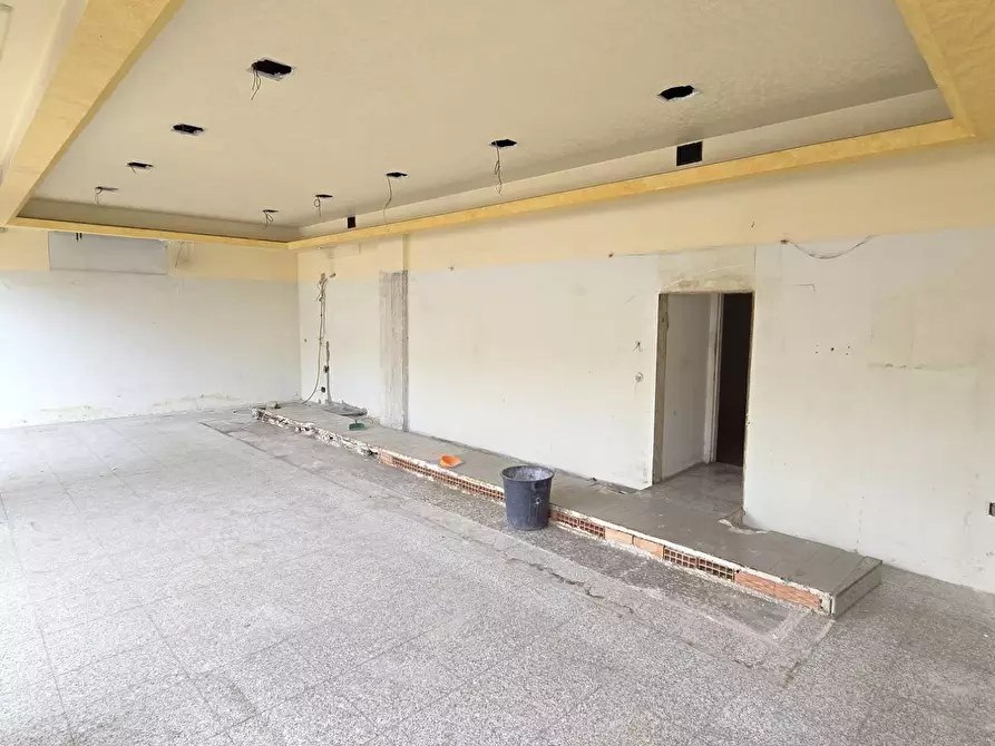 Immagine 4 di Locale commerciale in affitto  in via fanelli a Bari