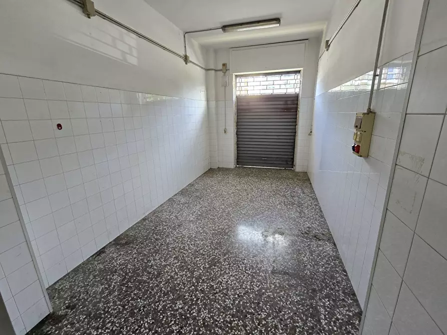 Immagine 8 di Locale commerciale in affitto  in via fanelli a Bari