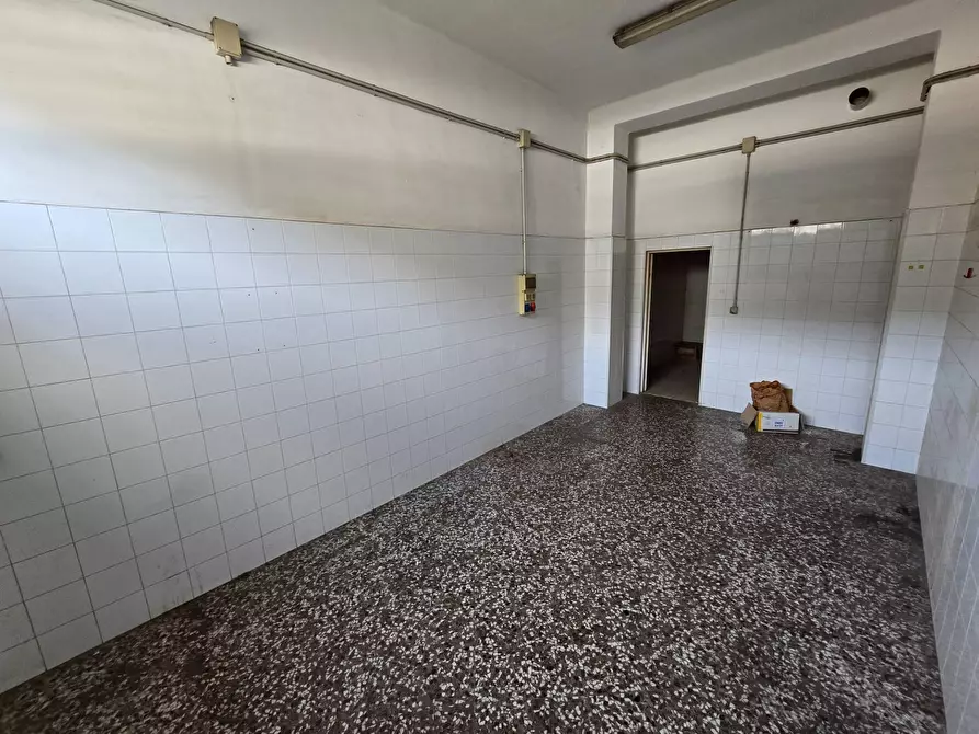 Immagine 9 di Locale commerciale in affitto  in via fanelli a Bari