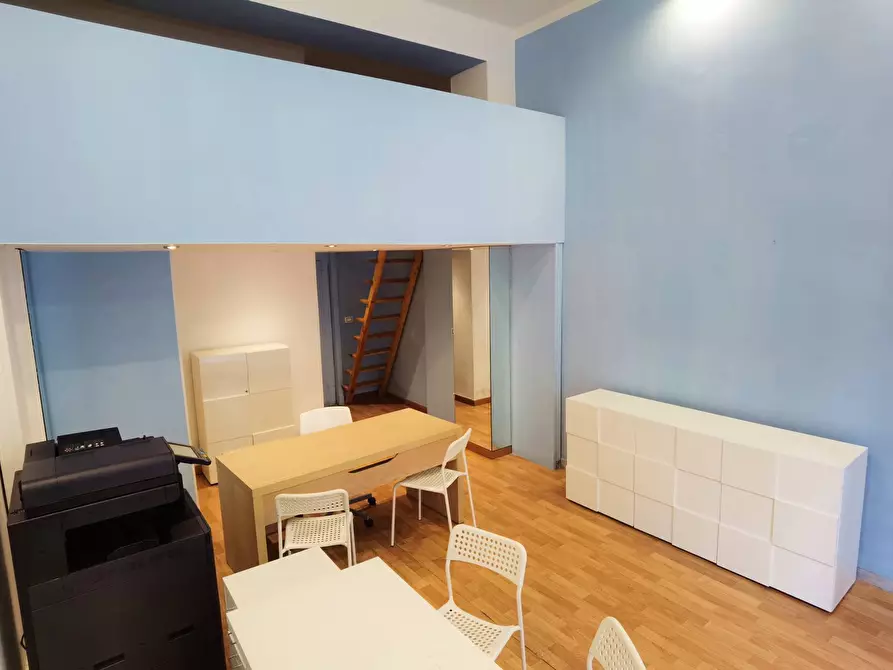 Immagine 4 di Locale commerciale in vendita  in VIA DEI MILLE a Bari