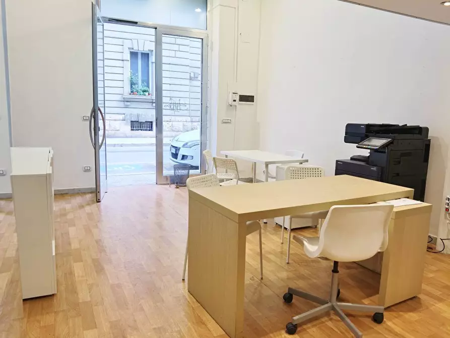 Immagine 6 di Locale commerciale in vendita  in VIA DEI MILLE a Bari