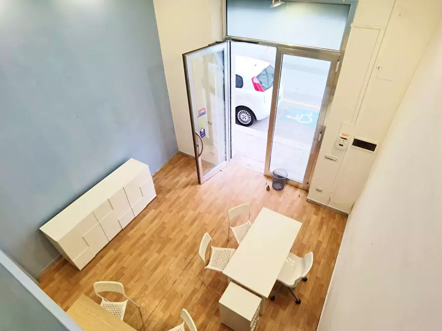 Immagine 8 di Locale commerciale in vendita  in VIA DEI MILLE a Bari