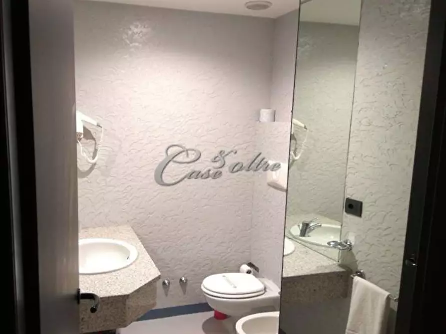 Immagine 21 di Albergo/B&B/Residence in vendita  in Via Maestri Comacini a Cermenate