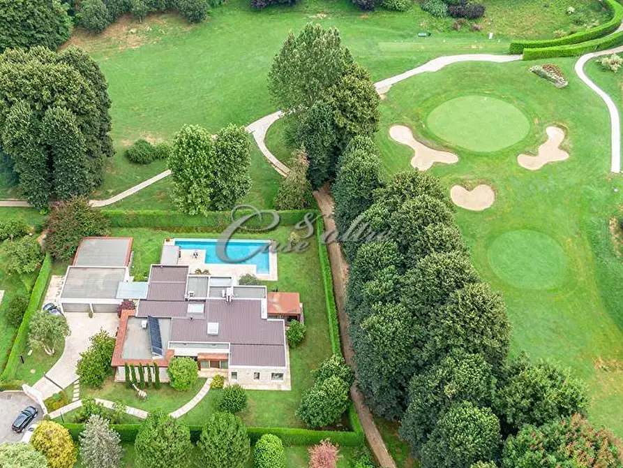 Immagine 2 di Villa in vendita  in Piazza Castello a Carimate