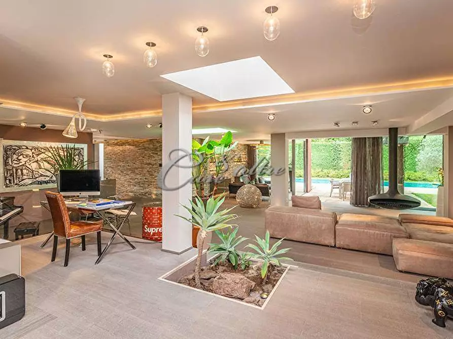 Immagine 5 di Villa in vendita  in Piazza Castello a Carimate