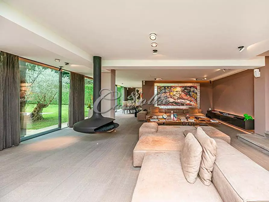 Immagine 8 di Villa in vendita  in Piazza Castello a Carimate