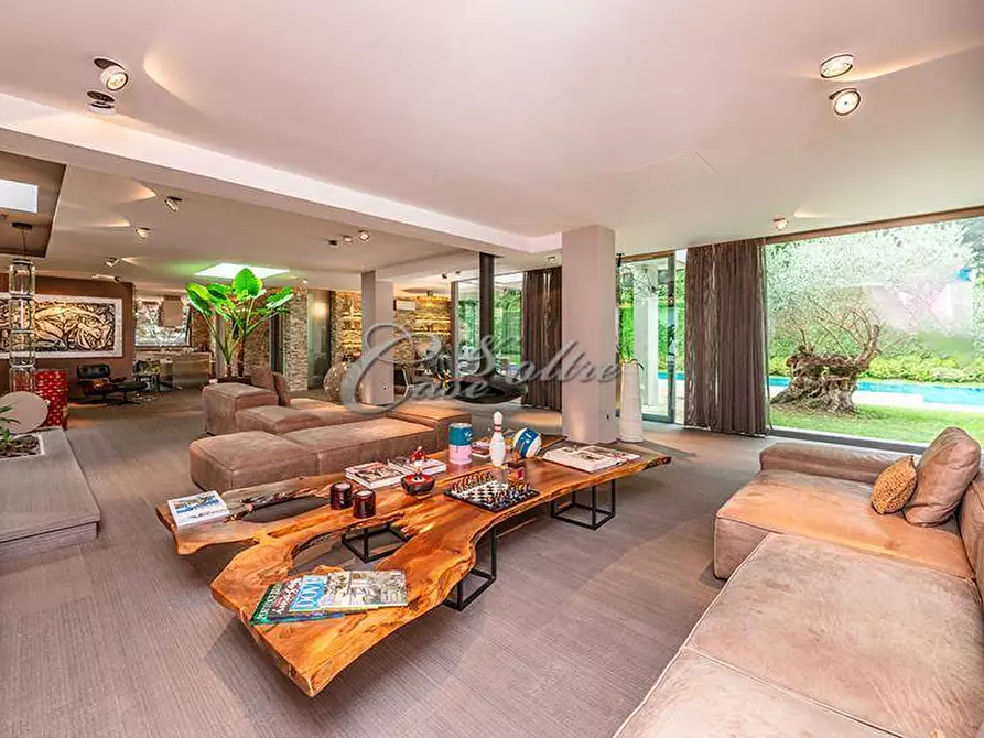 Immagine 10 di Villa in vendita  in Piazza Castello a Carimate