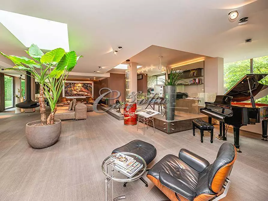 Immagine 15 di Villa in vendita  in Piazza Castello a Carimate