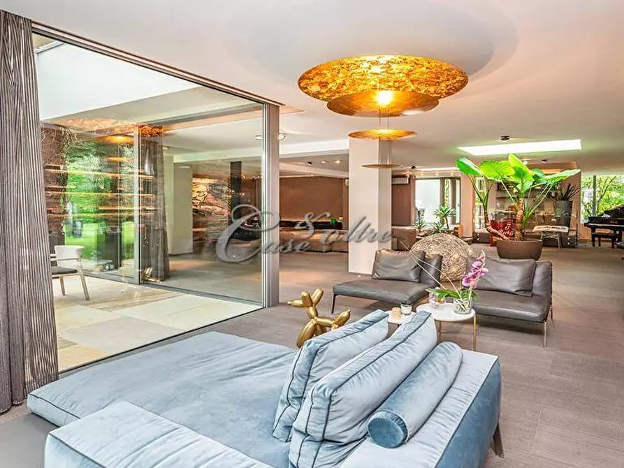 Immagine 17 di Villa in vendita  in Piazza Castello a Carimate