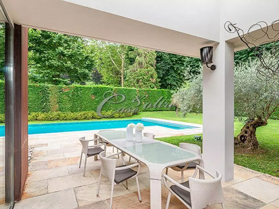 Immagine 18 di Villa in vendita  in Piazza Castello a Carimate