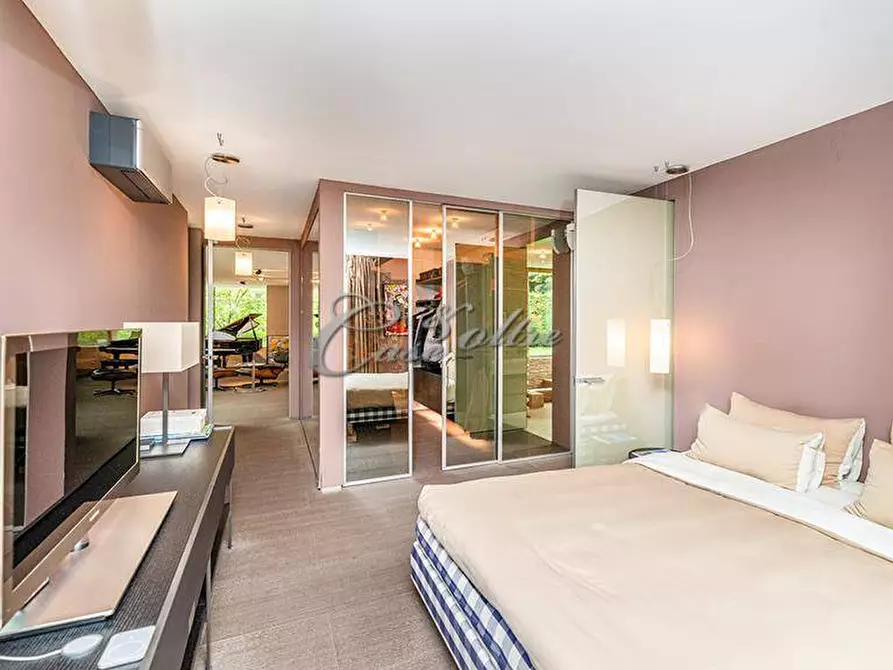 Immagine 21 di Villa in vendita  in Piazza Castello a Carimate