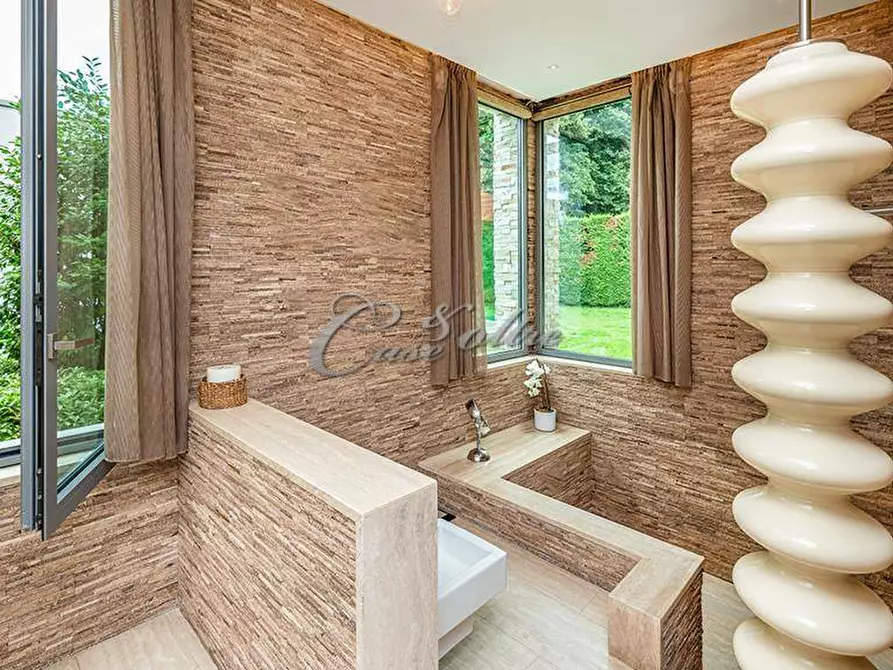 Immagine 23 di Villa in vendita  in Piazza Castello a Carimate