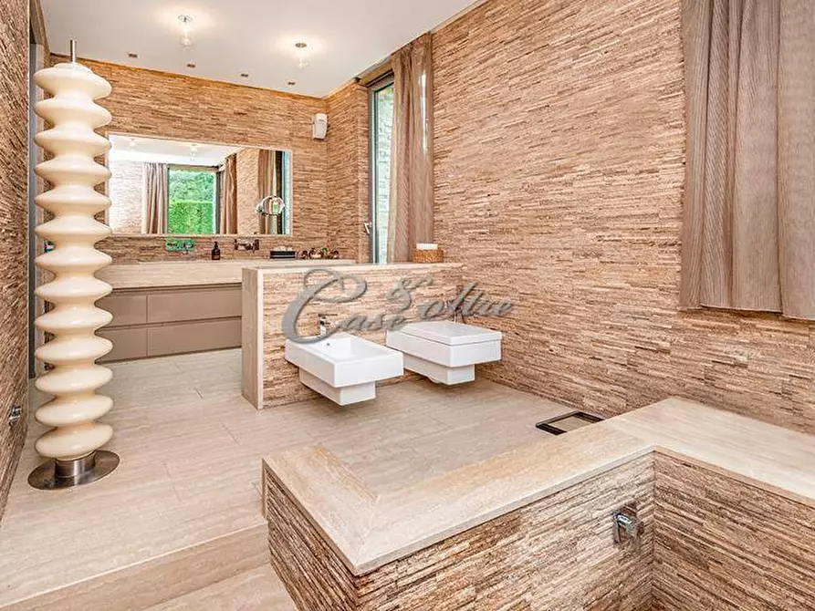 Immagine 24 di Villa in vendita  in Piazza Castello a Carimate