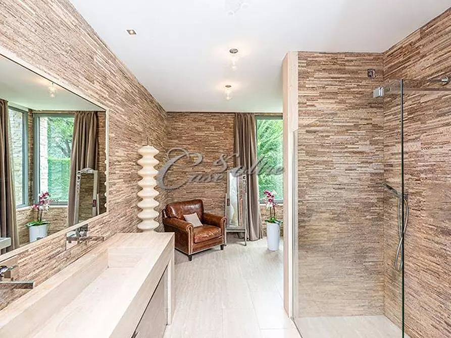 Immagine 27 di Villa in vendita  in Piazza Castello a Carimate