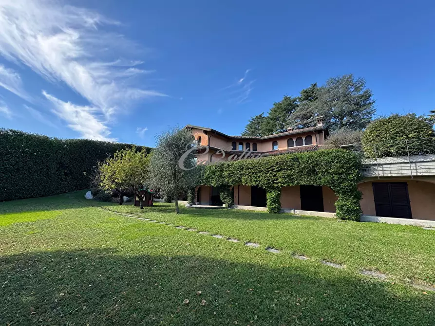 Immagine 1 di Villa in vendita  in Via Cervino a Cantu'