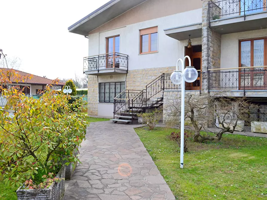 Immagine 2 di Villa in vendita  in via bustigatti a Capriate San Gervasio