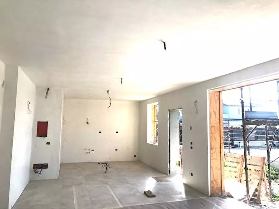 Immagine 3 di Appartamento in vendita  in via verona a Calvenzano