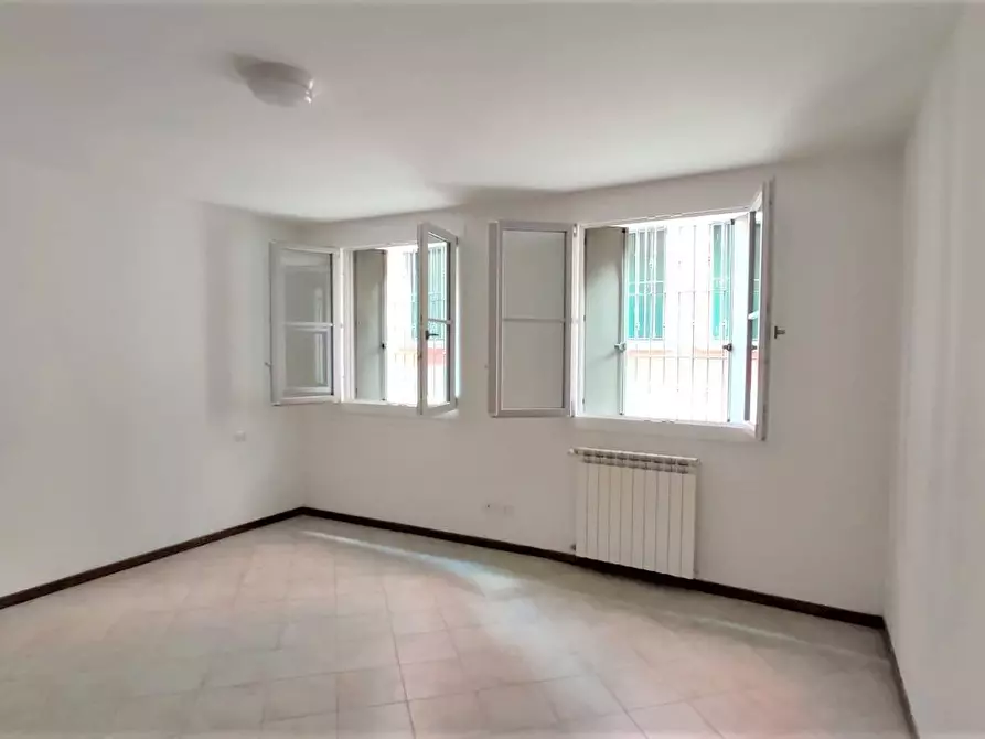 Immagine 22 di Ufficio in vendita  in piazza vittoria a Capriate San Gervasio