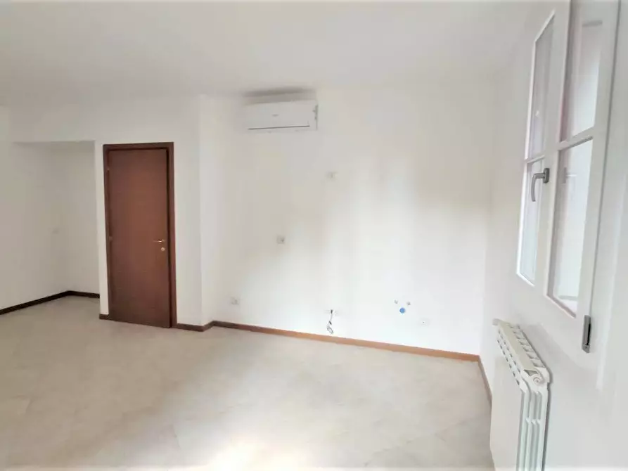 Immagine 10 di Ufficio in vendita  in piazza vittoria a Capriate San Gervasio