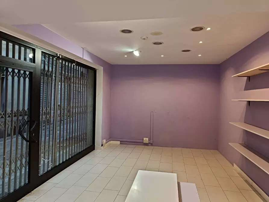 Immagine 2 di Negozio in vendita  a Trezzo Sull'adda