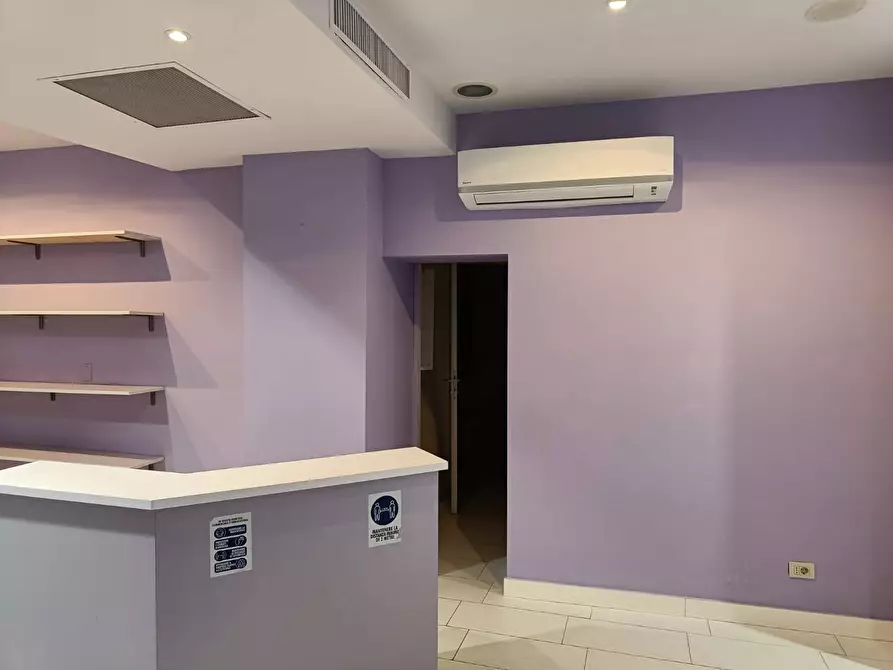 Immagine 9 di Negozio in vendita  a Trezzo Sull'adda