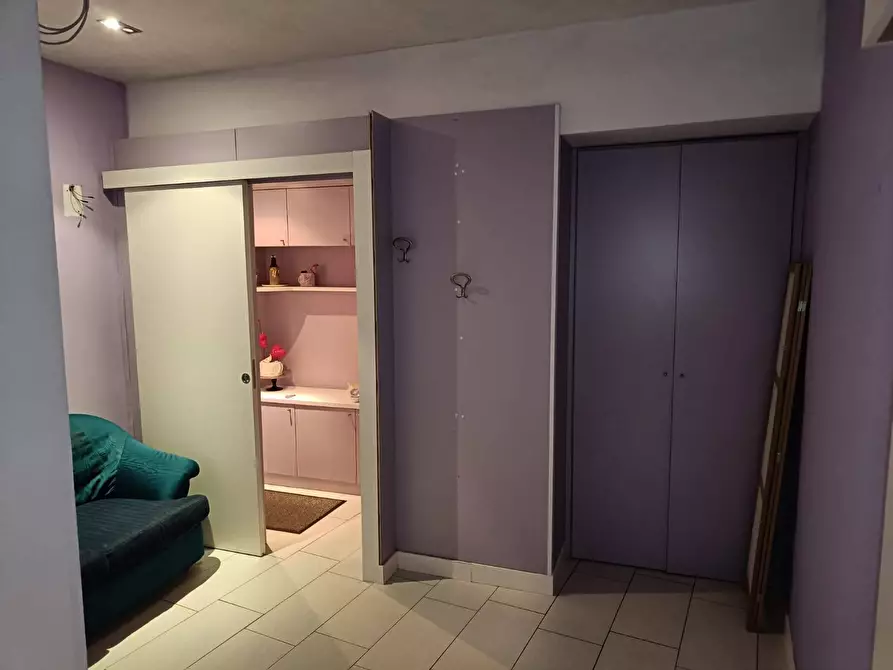 Immagine 11 di Negozio in vendita  a Trezzo Sull'adda