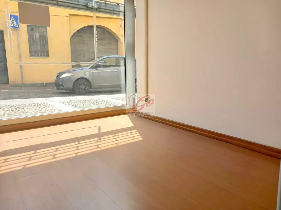 Immagine 2 di Negozio in vendita  in via trento e trieste a Trezzo Sull'adda