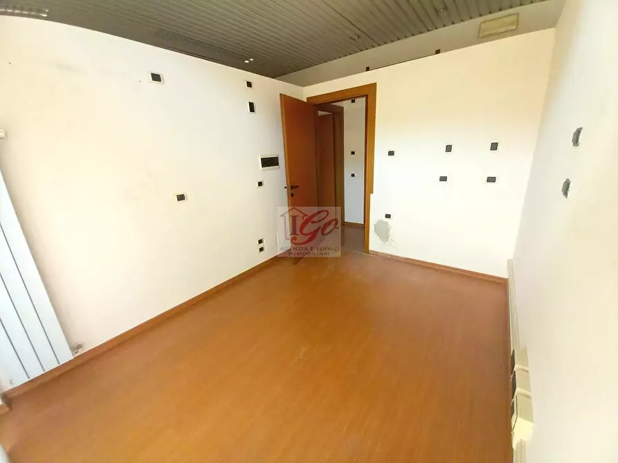 Immagine 5 di Negozio in vendita  in via trento e trieste a Trezzo Sull'adda