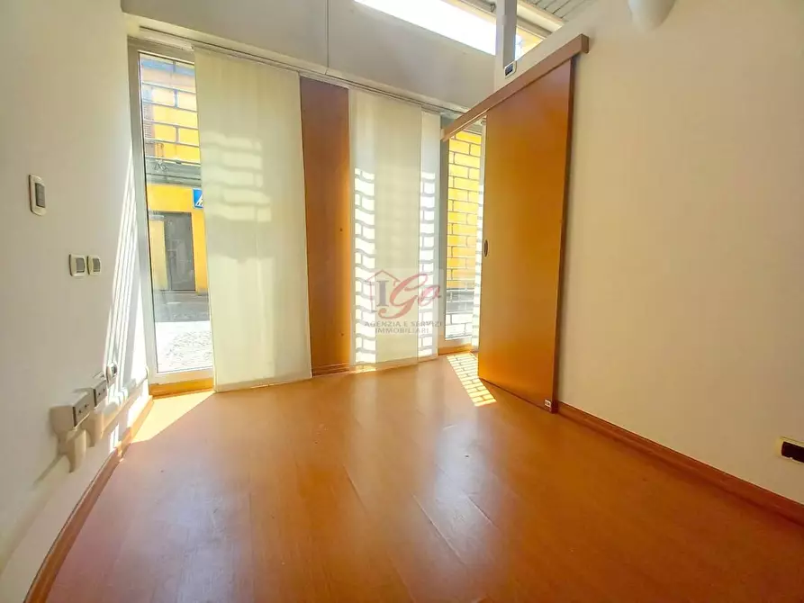 Immagine 7 di Negozio in vendita  in via trento e trieste a Trezzo Sull'adda