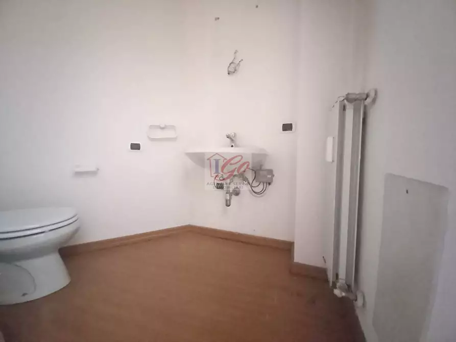 Immagine 8 di Negozio in vendita  in via trento e trieste a Trezzo Sull'adda